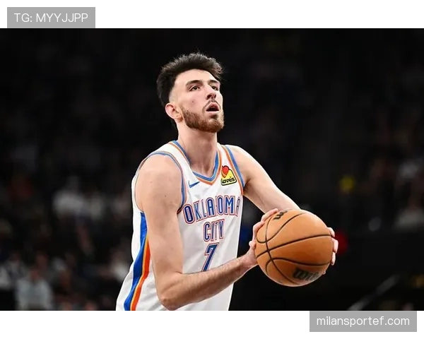 切特·霍姆格伦挡拆拉开空间助攻效率显著提升对比新秀表现差异明显