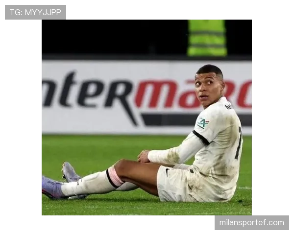 巴黎圣日耳曼防线体系崩坏问题显露，对球队近期稳定性与关键战表现造成影响